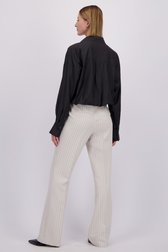 Achterkant van Wijde lichtgrijze broek met strepen door D'Auvry voor Dames