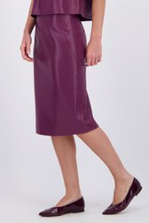 Detail van Wijnrode faux leather rok door D'Auvry voor Dames