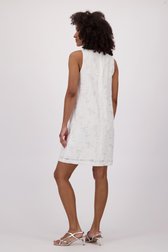 Detail van Wit mouwloos kleedje met broderie door Louise voor Dames