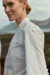 Witte blouse met geborduurd bloemenmotief van More & More voor Dames