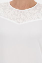 Witte blouse met geborduurd detail van Claude Arielle voor Dames