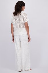 Achterkant van Witte broek met broderie anglaise en wijde pijpen door Pieces voor Dames