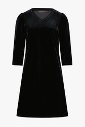 Zwart kleed in glazend ribfluweel  van Claude Arielle voor Dames