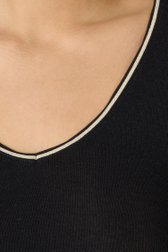 Detail van Zwart thermoshirt met lange mouwen door Liberty Island voor Dames