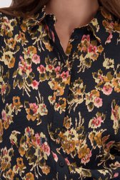 Detail van Zwarte blouse met bloemenprint door Geisha voor Dames