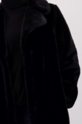 Detail van Zwarte faux fur jas door D'Auvry voor Dames