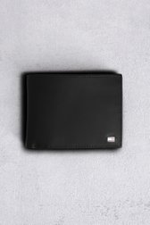 Voorkant van Zwarte lederen portemonnee  door Tommy Hilfiger voor Heren