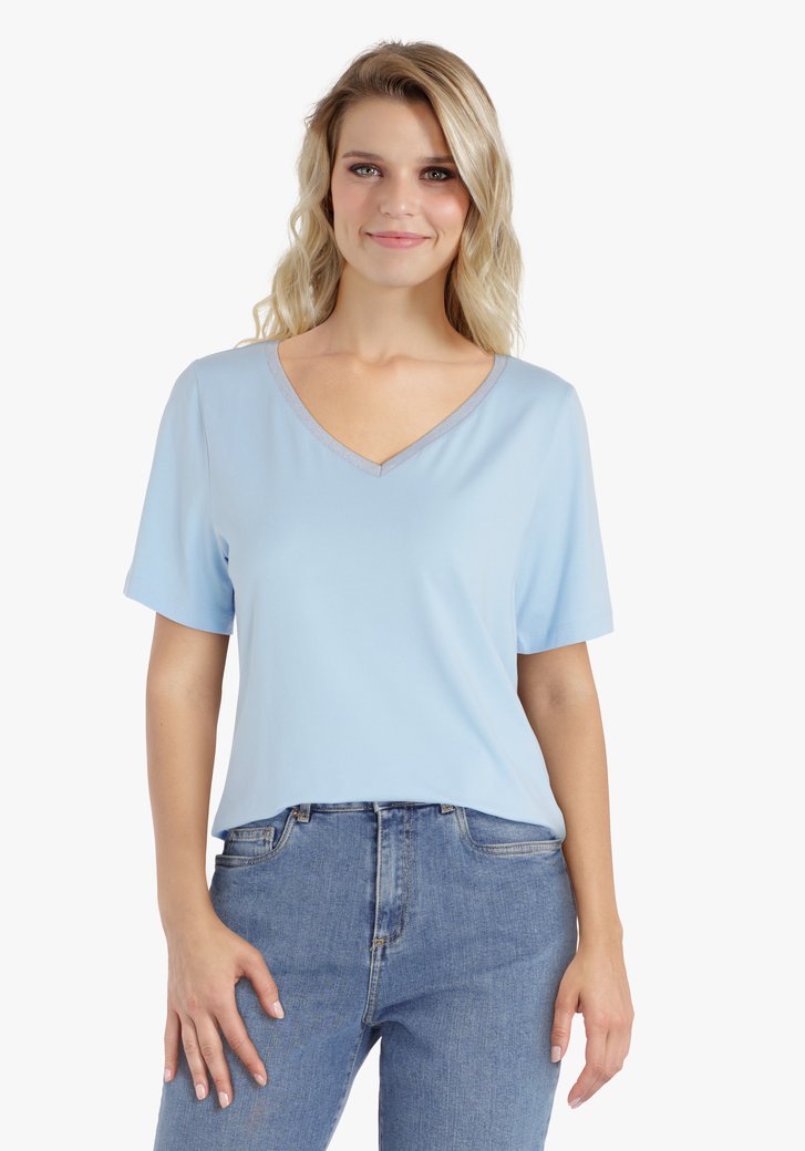 Lichtblauw T-shirt met glitter V-hals