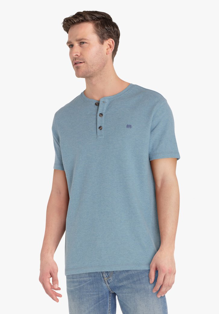Lichtblauw T-shirt met knopen