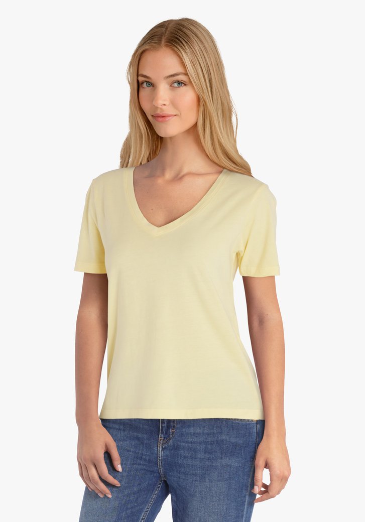 Pastelgeel T-shirt met V-hals
