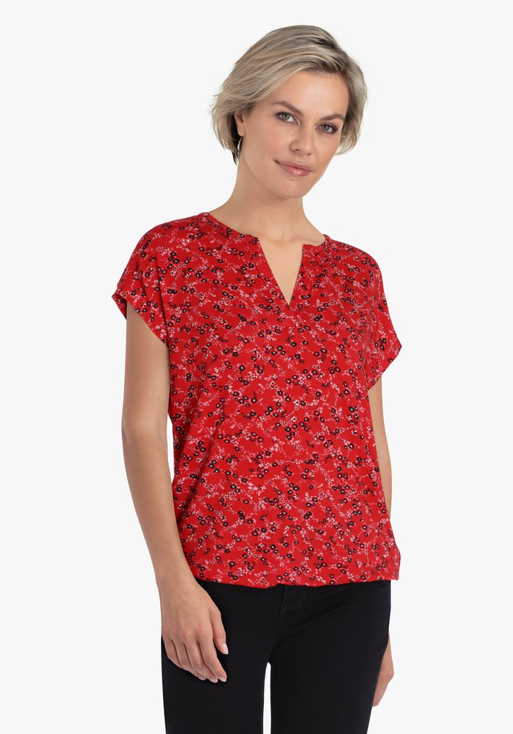 Rood T-shirt met bloemenprint