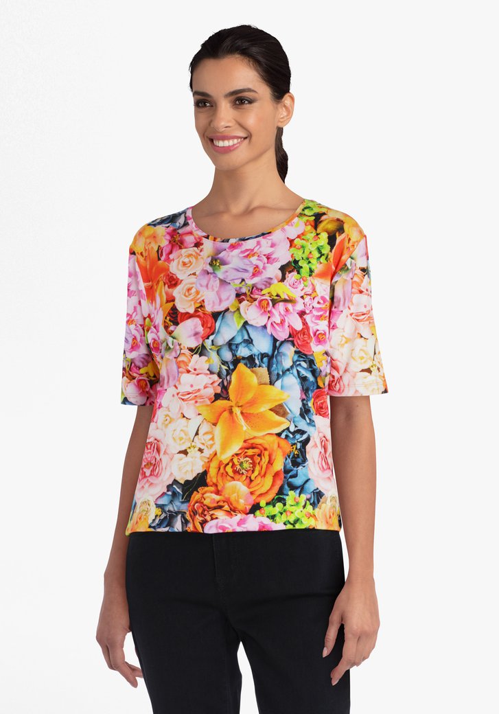 T-shirt met bloemen in verschillende kleuren